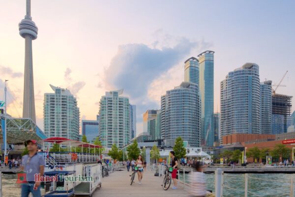 Cảng Queen’s Quay Harbourfront - Toronto - Canada