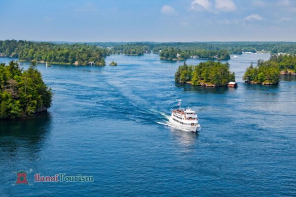 Du thuyền trên sông Saint Lawrence - Thousand Islands- Canada