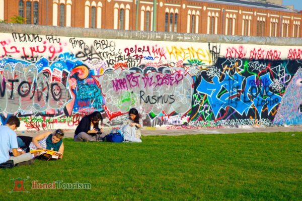 Khu vực East Side Gallery (Bức tường Berlin) - Berlin - Đức