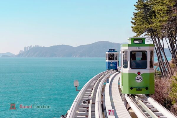 Tàu lửa ven biển Haeundae - Busan - Hàn Quốc